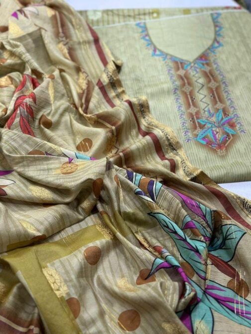 3 Pcs Women's Unstitched Lawn Digital Print Suit - Image 2
