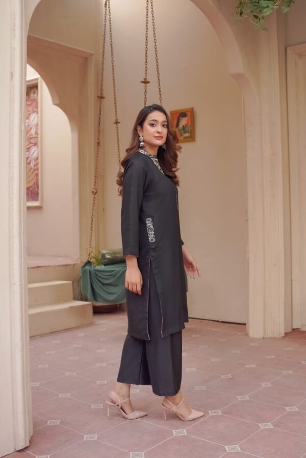 2pc Premium Dhanak with Two-Sided Pocket Suit - Stylish Winter Collection 2024 - Image 2