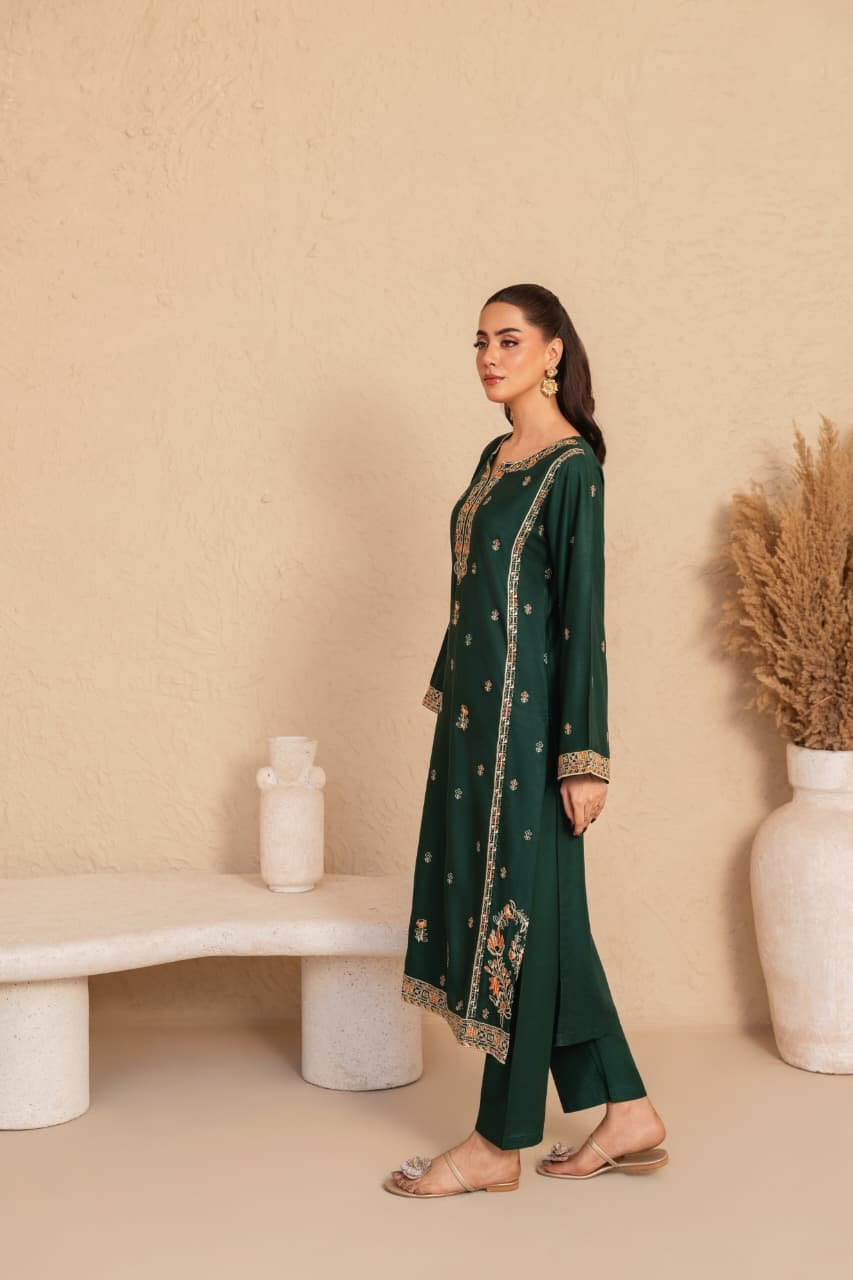 Elegant Falak Embroidery 2PC Premium Winter Suit Sale - Image 4