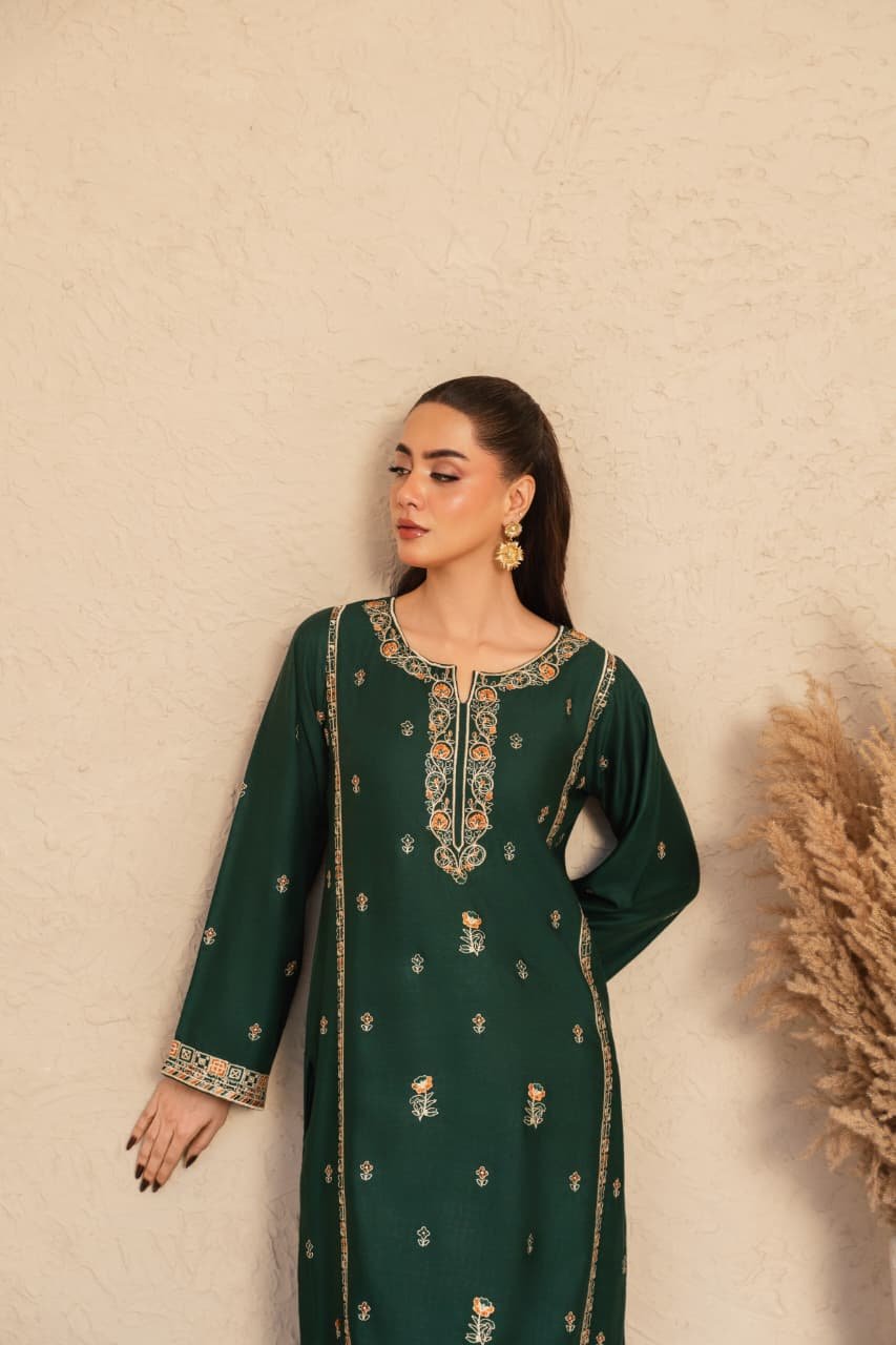 Elegant Falak Embroidery 2PC Premium Winter Suit Sale - Image 3