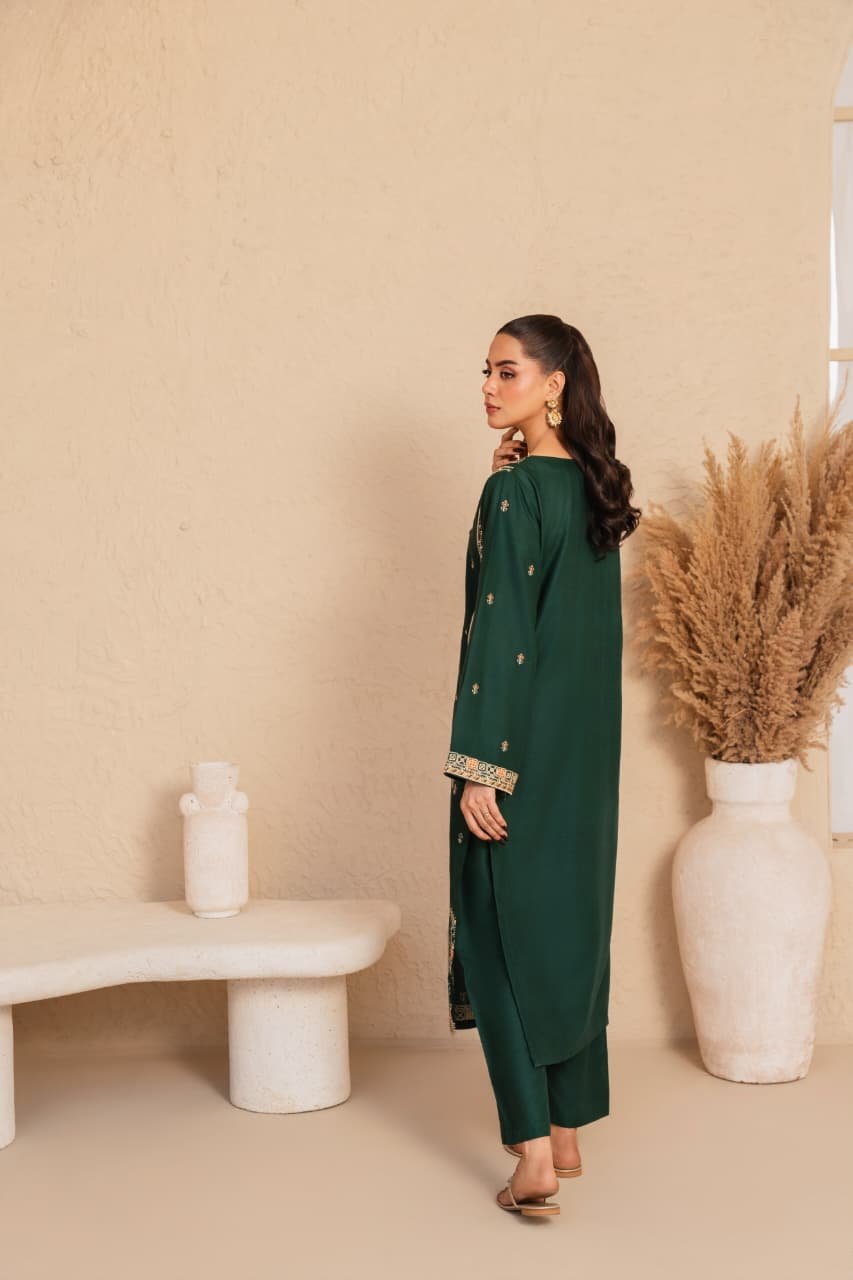 Elegant Falak Embroidery 2PC Premium Winter Suit Sale - Image 2