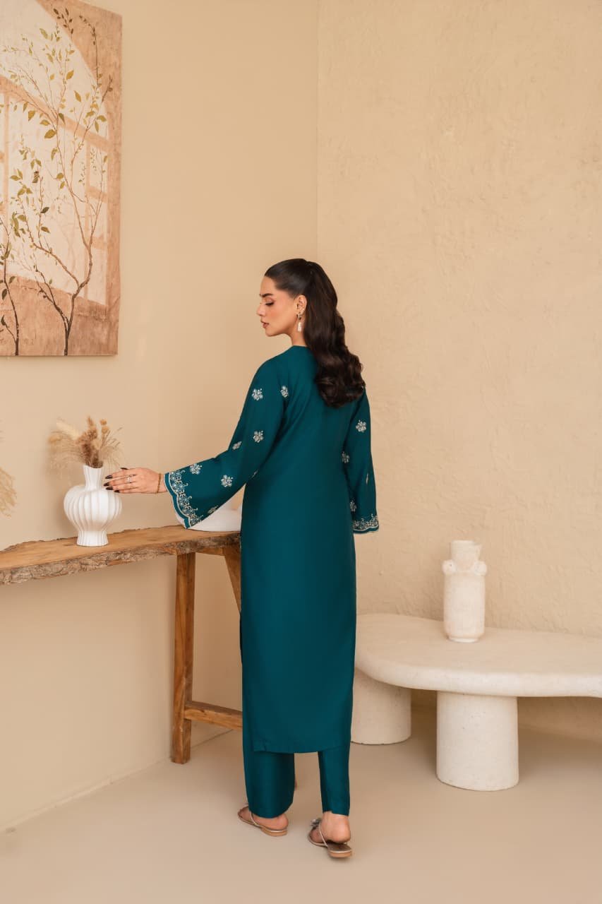 Elegant Emerald Grace 2PC Premium Winter Suit Sale - Image 3