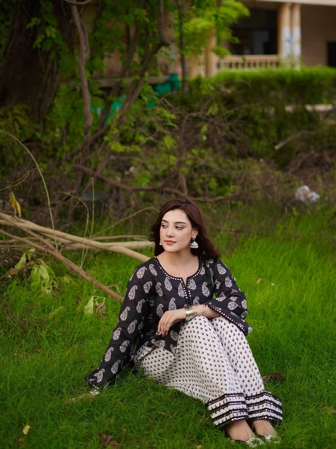 Elegant MEHRU Farshi 2PC Linen – Fast Delivery - Image 2