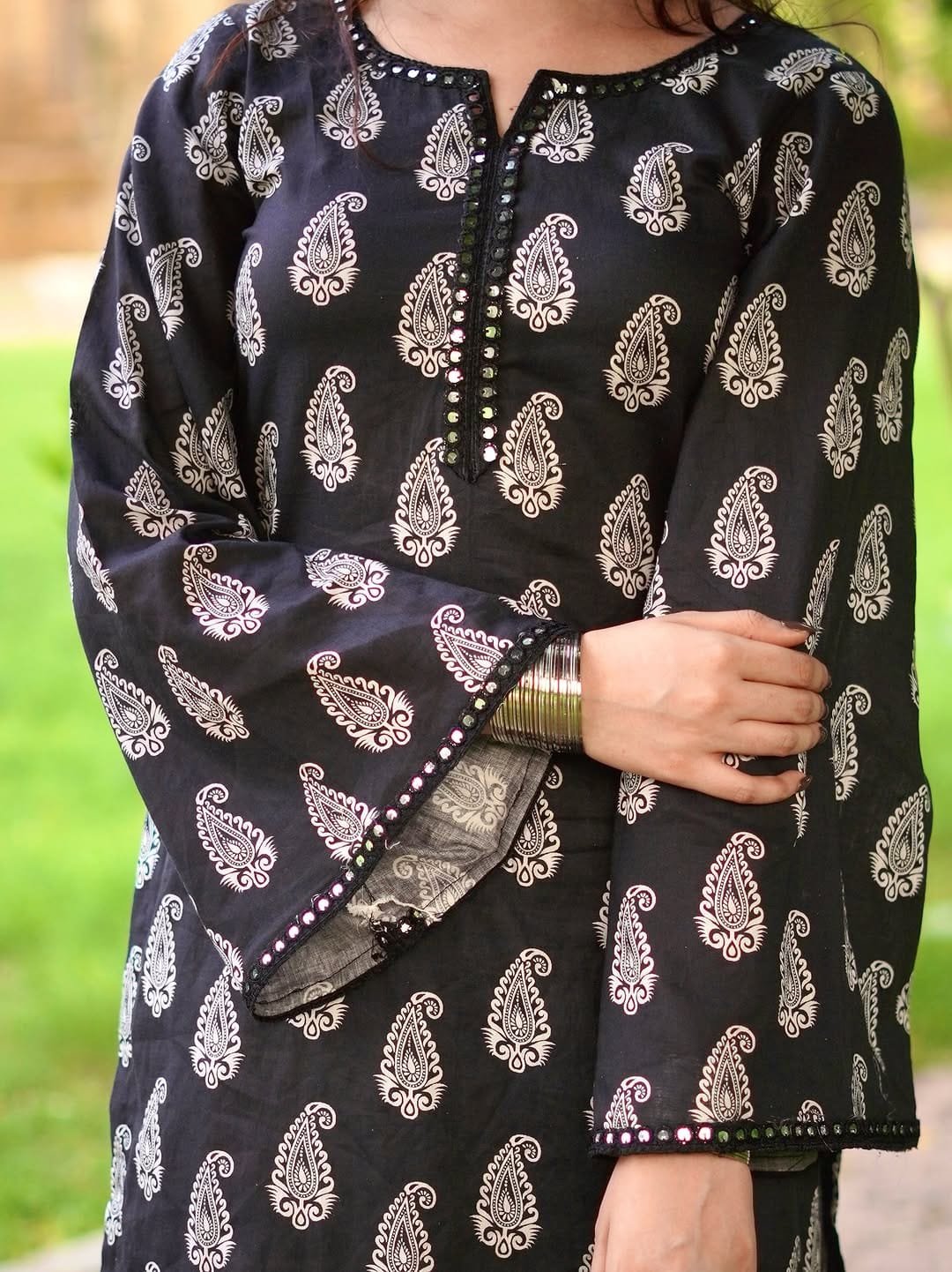 Elegant MEHRU Farshi 2PC Linen – Fast Delivery - Image 4