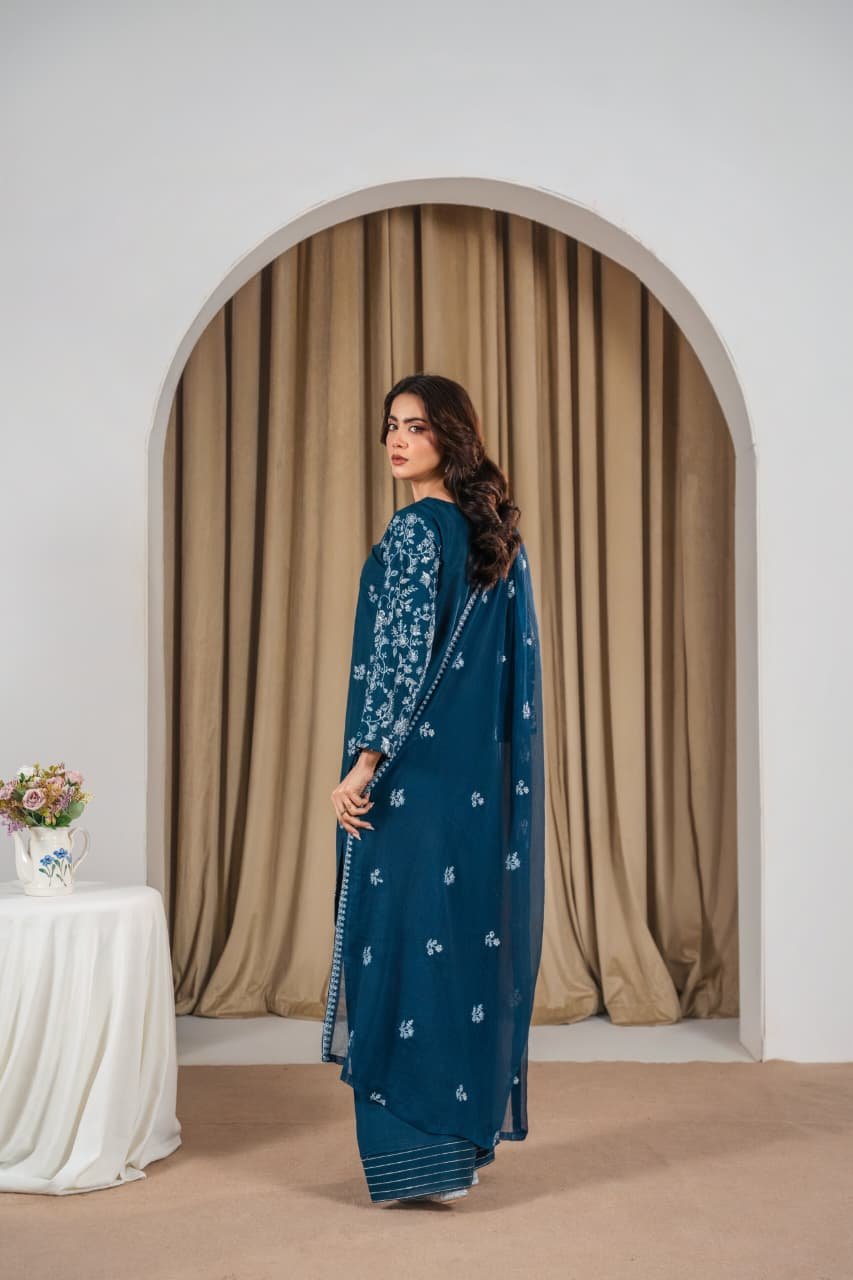 Elegant Fari Embroidered 3PC Farshi Suit Fast Delivery - Image 2