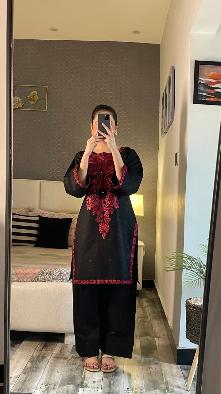 Elegant Yasmine Embroidered 2PC (Farshi) | Fast Delivery - Image 4