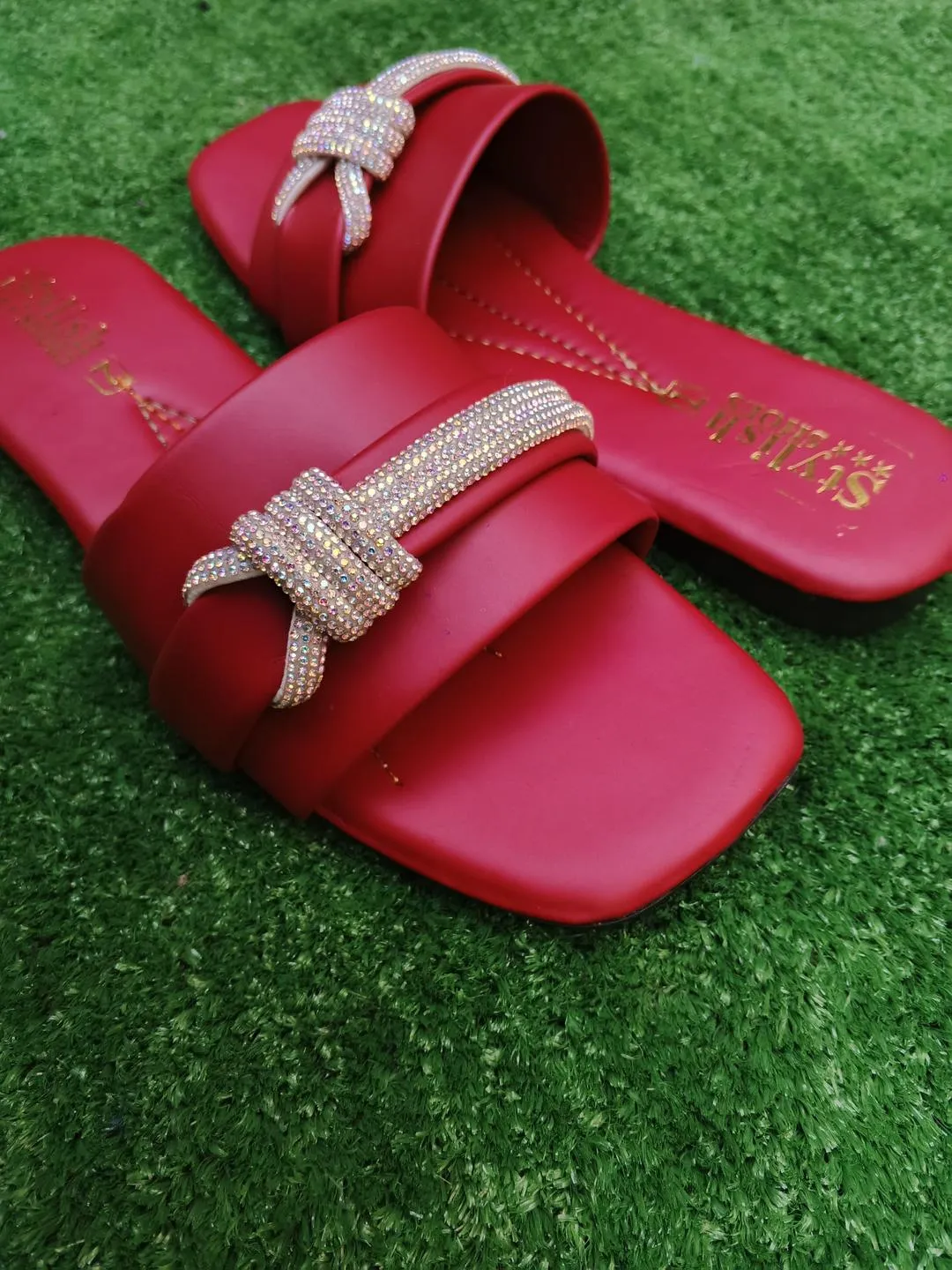Elegant Maroon Rhinestone Flip Flops for Women Latest - Image 5