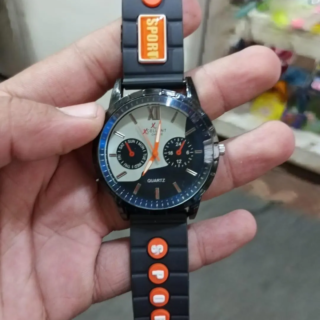 Men’s sport style quartz wristwatch orange dial rubber strap modern design