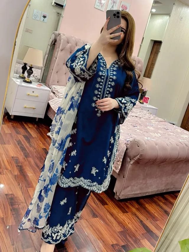 ZINC Embroidered 3PC Lawn Suit Women Premium Summer Outfit - Image 3