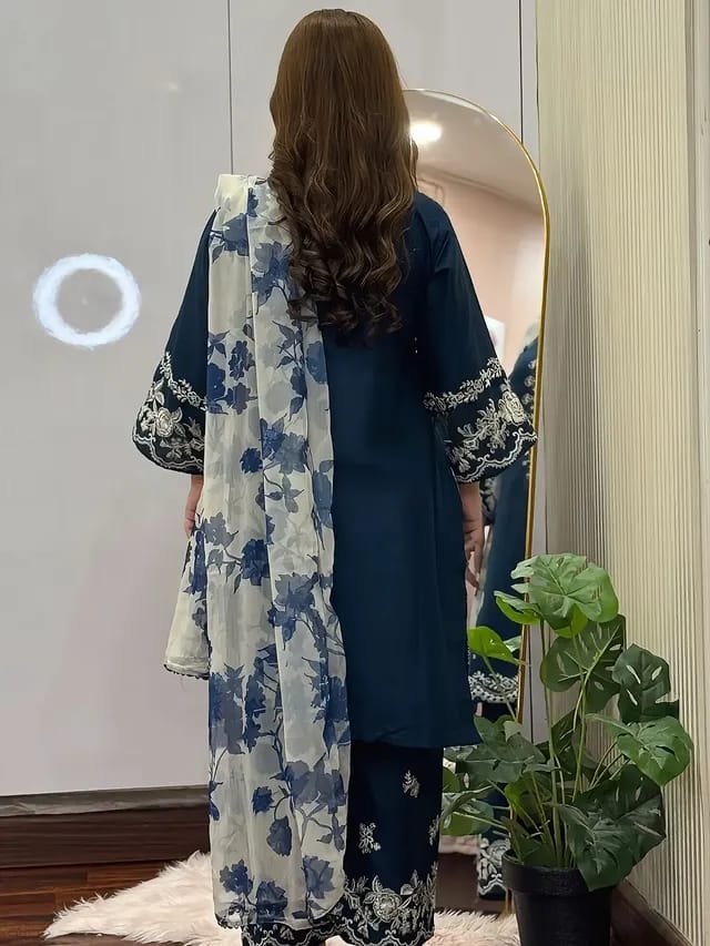 ZINC Embroidered 3PC Lawn Suit Women Premium Summer Outfit - Image 4