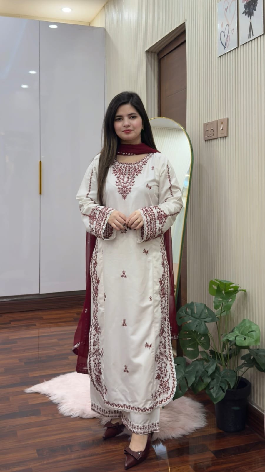 Snow Drop Embroidered 3PC Premium Lawn Suit Best Quality 6 Snow Drop Embroidered 3PC Premium Lawn Suit Best Quality - Image 6