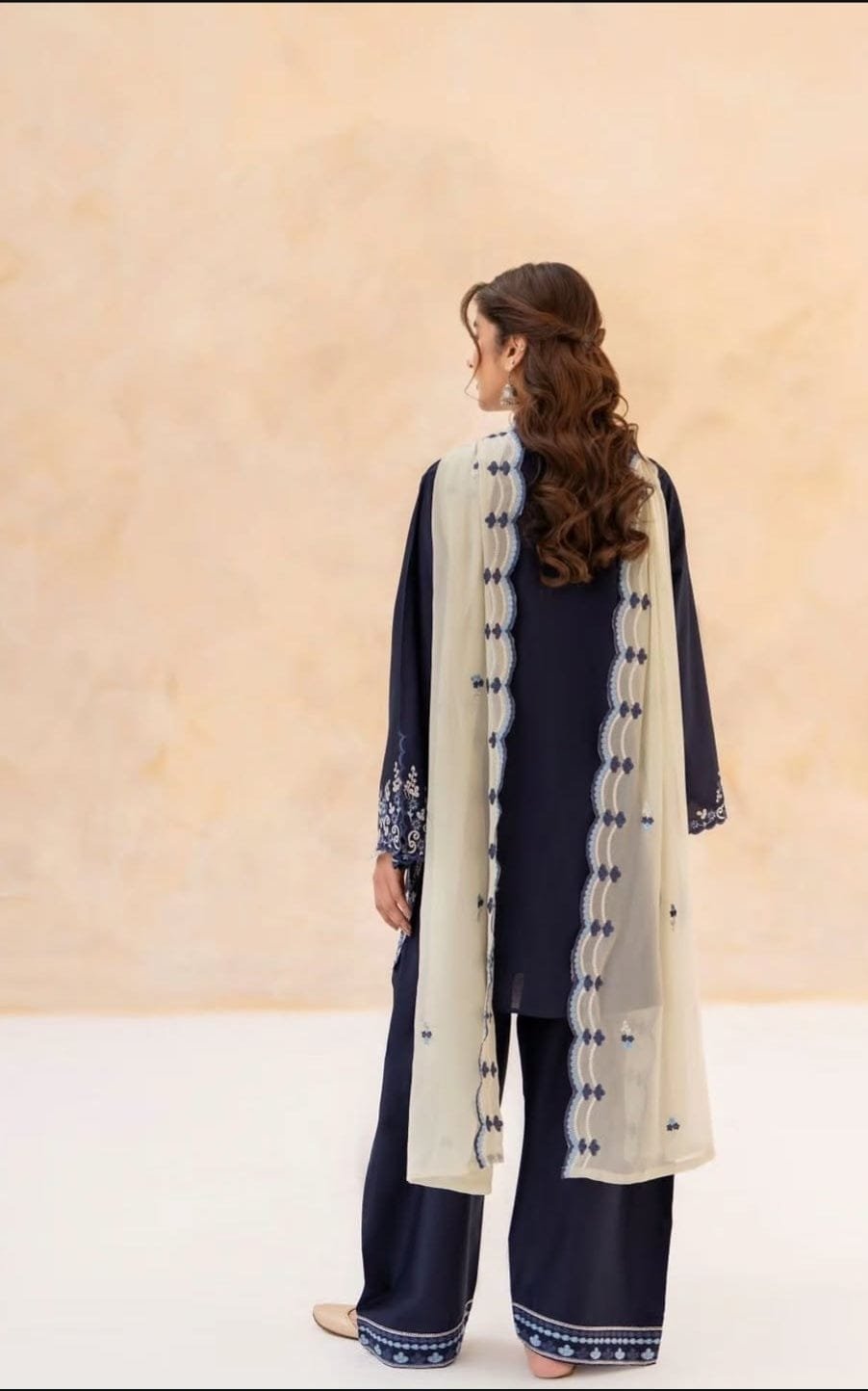 Premium ALIZAY Embroidery 3PC Arabic Lawn Suit 2 Premium ALIZAY Embroidery 3PC Arabic Lawn Suit - Image 2