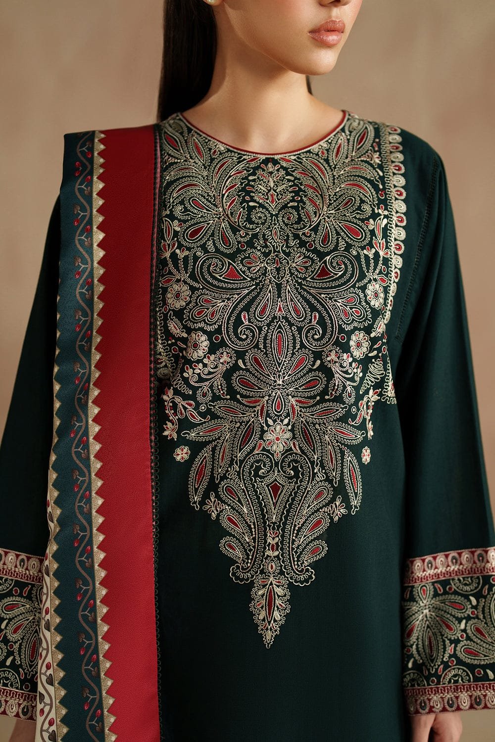 DINAR Embroidery 3PC Premium Lawn Suit 7 DINAR Embroidery 3PC Premium Lawn Suit - Image 7