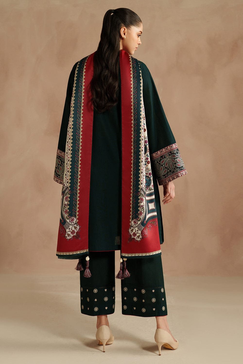 DINAR Embroidery 3PC Premium Lawn Suit 4 DINAR Embroidery 3PC Premium Lawn Suit - Image 4