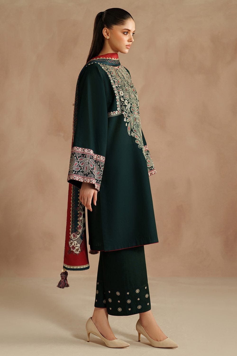 DINAR Embroidery 3PC Premium Lawn Suit 3 DINAR Embroidery 3PC Premium Lawn Suit - Image 3