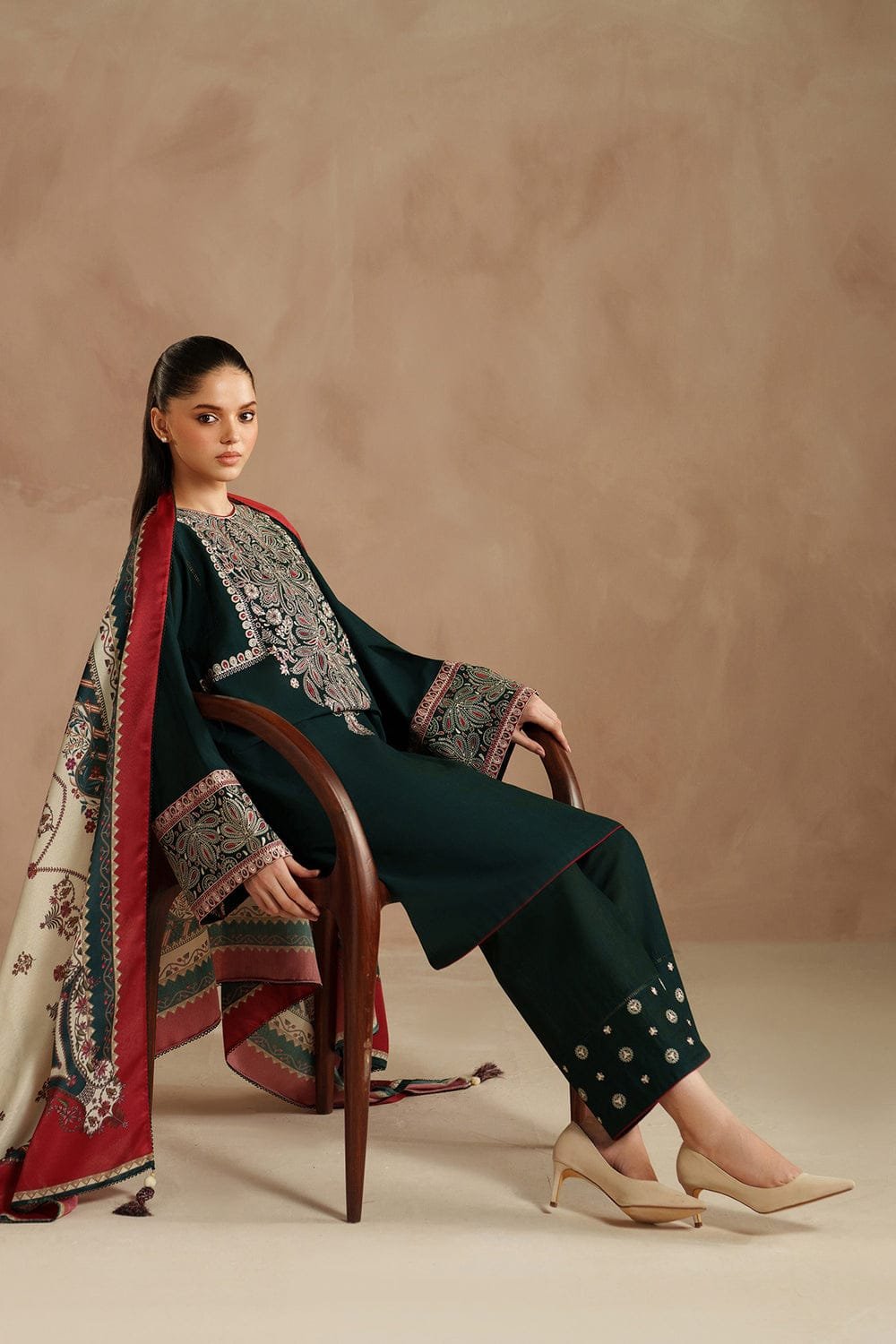 DINAR Embroidery 3PC Premium Lawn Suit 2 DINAR Embroidery 3PC Premium Lawn Suit - Image 2
