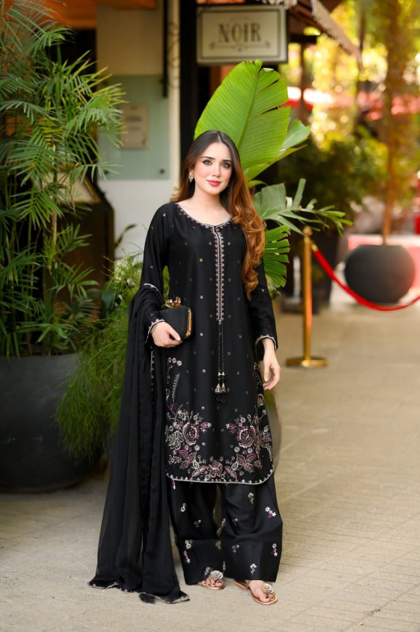 Luxury ZARQA Embroidered 3PC Farshi Lawn Suit 1 Luxury ZARQA Embroidered 3PC Farshi Lawn Suit for women