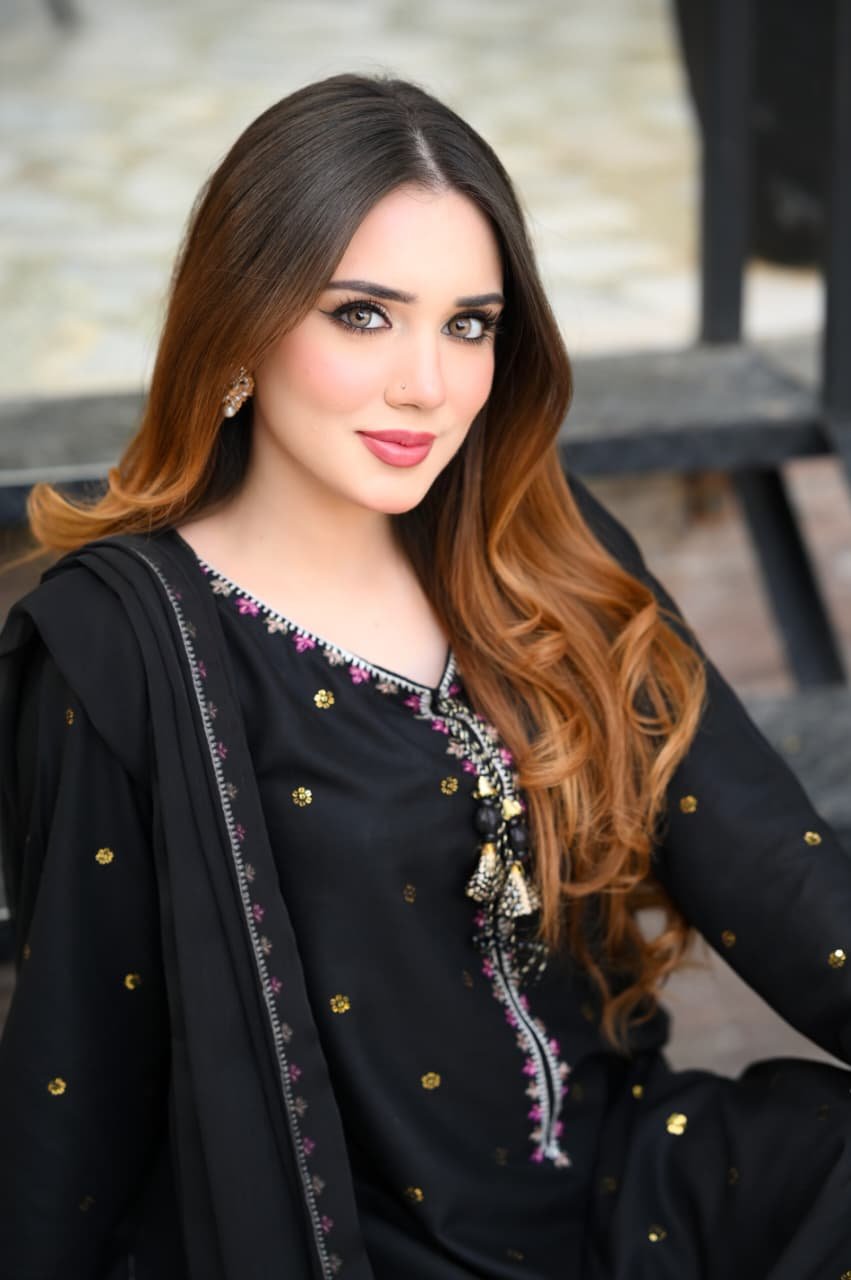 Luxury ZARQA Embroidered 3PC Farshi Lawn Suit 5 Luxury ZARQA Embroidered 3PC Farshi Lawn Suit - Image 5