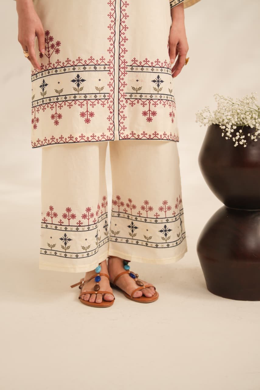 Dilruba Embroidery Premium Lawn Plazo Suit 3 Dilruba Embroidery Premium Lawn Plazo Suit - Image 3