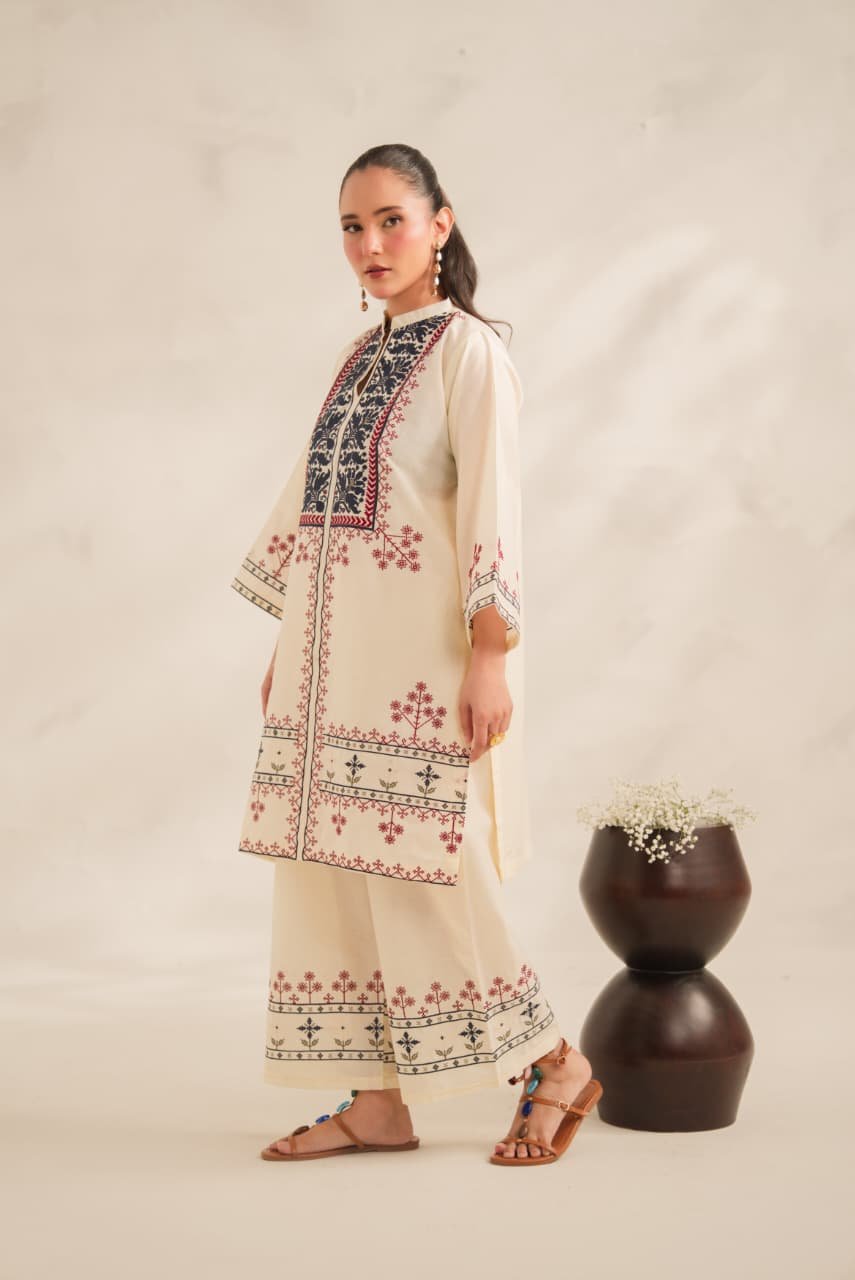 Dilruba Embroidery Premium Lawn Plazo Suit 4 Dilruba Embroidery Premium Lawn Plazo Suit - Image 4