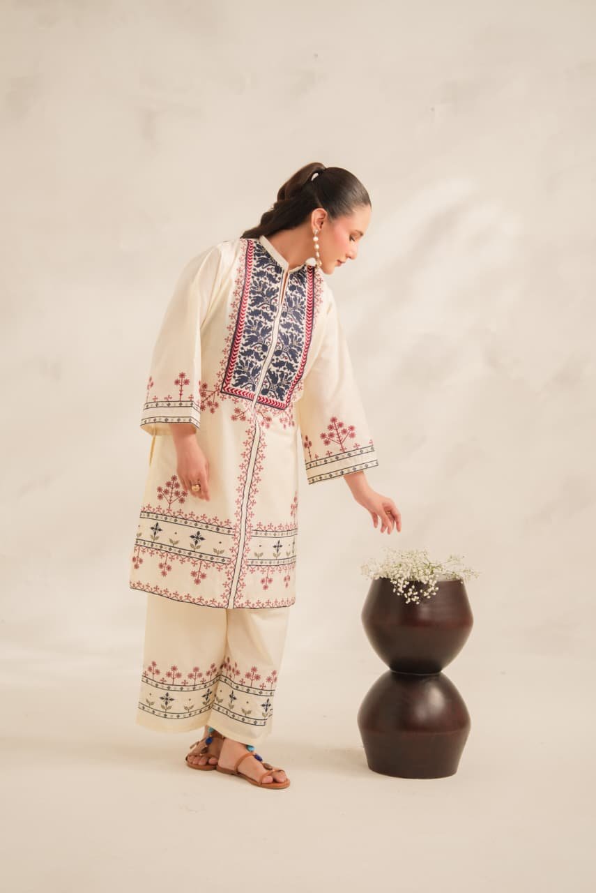 Dilruba Embroidery Premium Lawn Plazo Suit 5 Dilruba Embroidery Premium Lawn Plazo Suit - Image 5